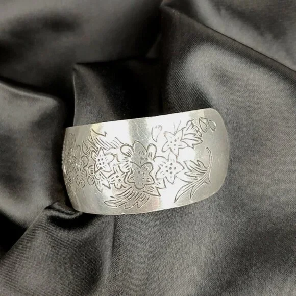 80s Leonard Pewter "Larkspur" Floral Etched Cuff Bracelet Vintage 6 1/4" - Picture 2 of 7